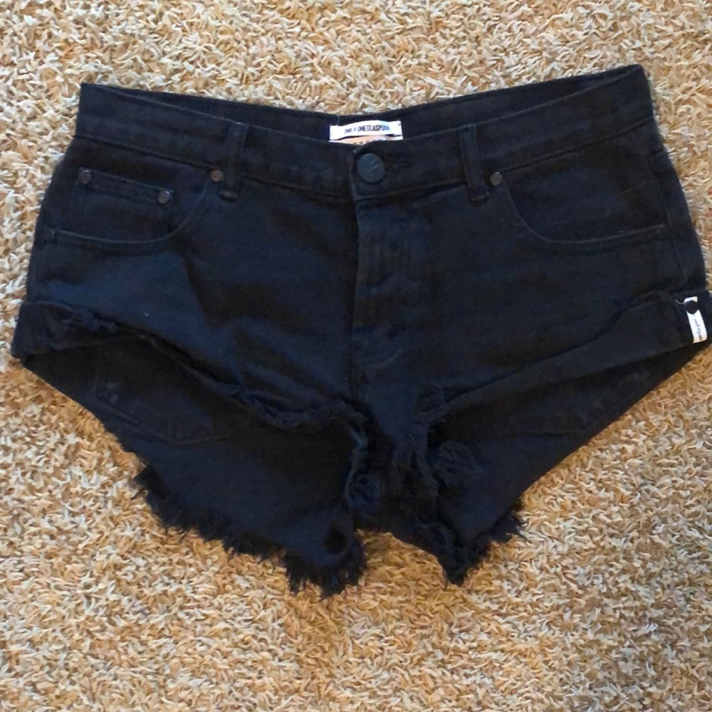 Frayed black jean shorts